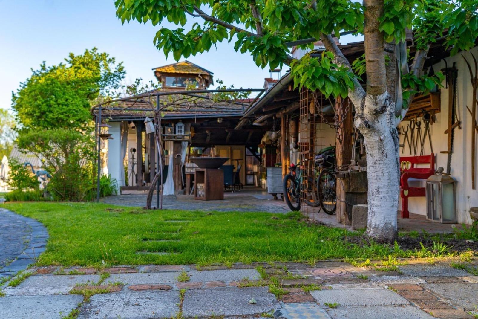 Dvor 13 Hokovce Hotel ภายนอก รูปภาพ