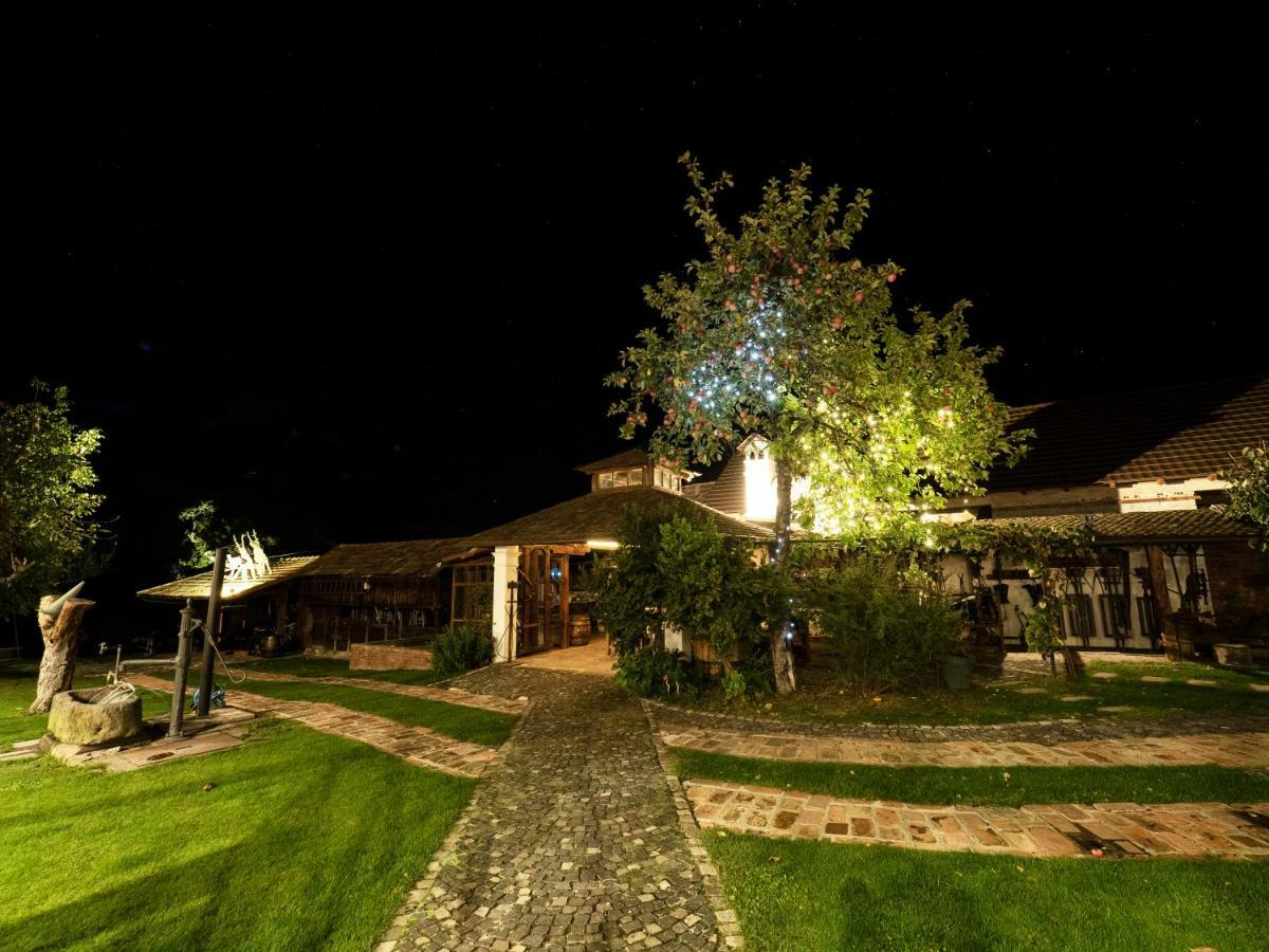 Dvor 13 Hokovce Hotel ภายนอก รูปภาพ